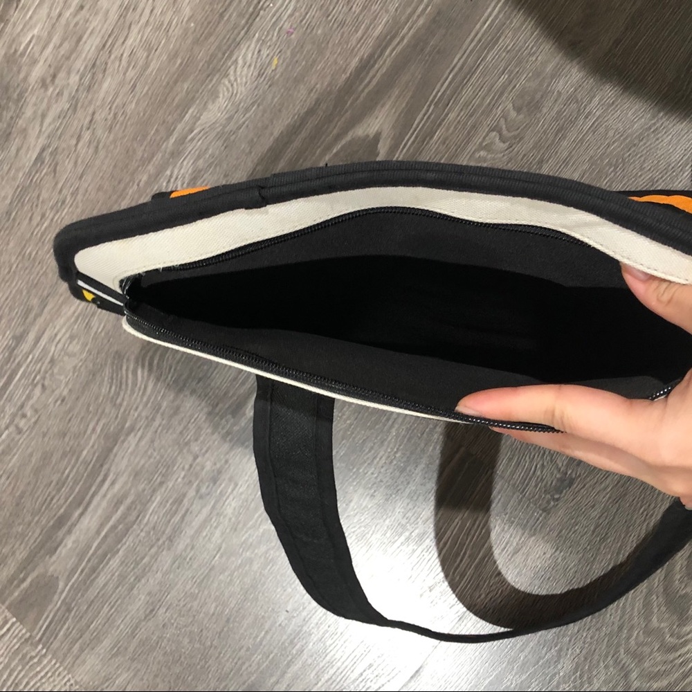 2D Handbag - Picture 3 of 5